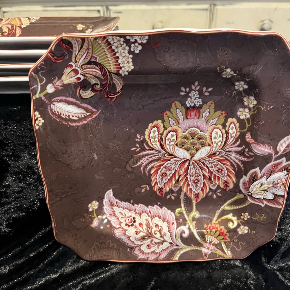 Elegant Floral Square Plate. Taylor by Noble Excellence